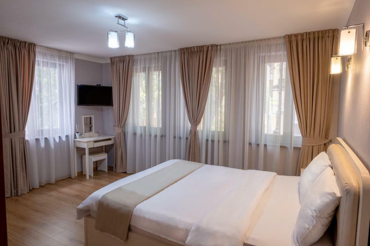 טביליסי Sama Grand Hotel מראה חיצוני תמונה